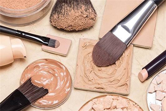 雅诗兰黛dw上妆手法 雅诗兰黛 粉底液 第1张