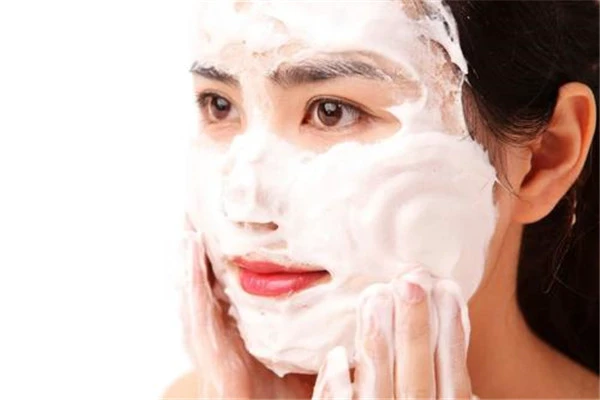 洗面奶洗完脸很紧绷 洗面奶 清洁用品 第2张