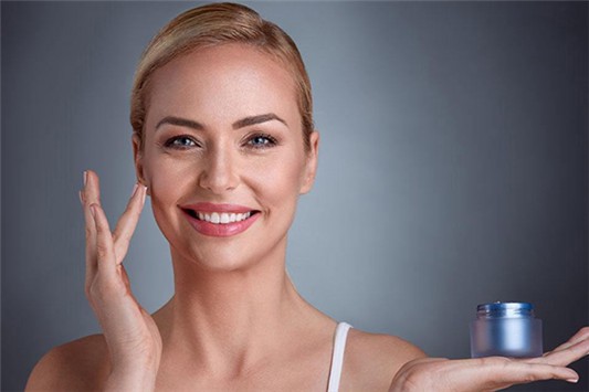 表面出油其实很干的皮肤是什么肤质 洗面奶 爽肤水 第1张