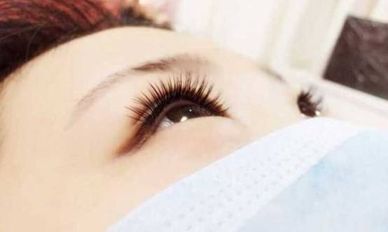 一个月接一次睫毛有什么危害 接睫毛 接睫毛危害 美妆 第1张