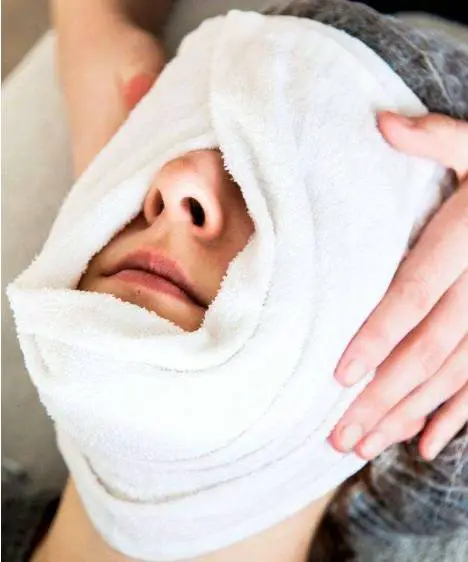 秋天用热毛巾敷脸有什么好处护肤作用 敷脸 热毛巾 美妆 第3张
