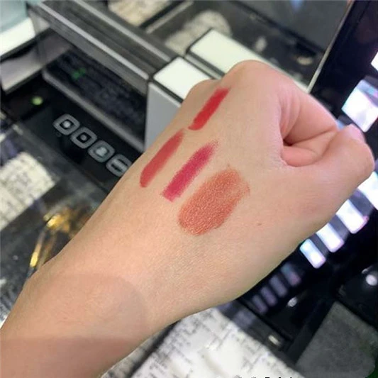 热腾腾的香奈儿圣诞限量腮红唇膏#117色号试色分享 CHANEL 口红 唇膏 腮红 试色 香奈儿 第5张