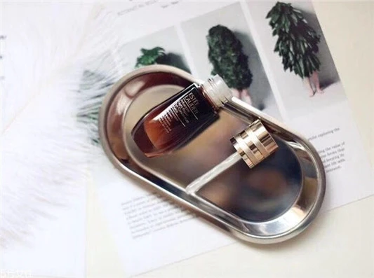 雅诗兰黛眼精华和眼霜的区别，能单独作为眼霜使用 雅诗兰黛 眼部精华 雅诗兰黛眼精华和眼霜的区别 第4张