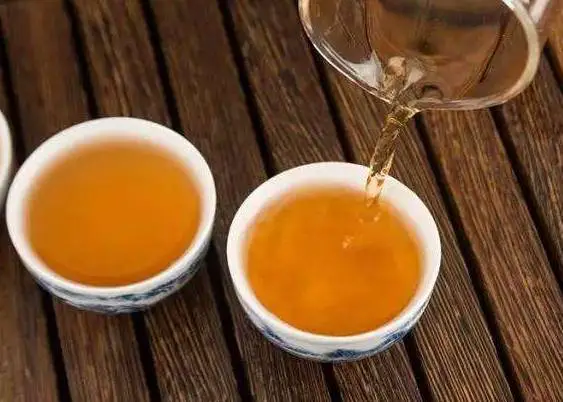 隔夜茶洗脸有什么美容功效 洗脸 隔夜茶洗脸 美妆 第2张