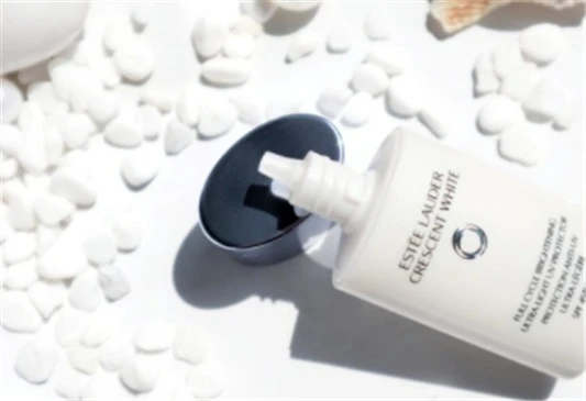 雅诗兰黛晶透沁白摇摇防晒乳怎么样，水感防晒不一斑 雅诗兰黛 雅诗兰黛晶透沁白摇摇防晒乳 第3张