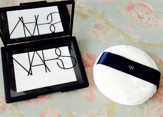 蜜粉饼和粉饼的区别 蜜粉饼 粉饼 第1张