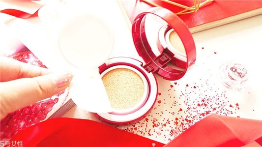 雅诗兰黛红石榴气垫cc适合油皮吗，清爽度评测 雅诗兰黛 雅诗兰黛气垫 雅诗兰黛红石榴气垫cc 第4张