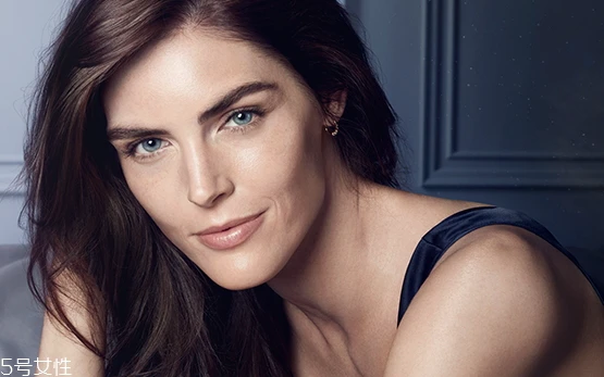 雅诗兰黛和倩碧哪个好,你知道倩碧是雅诗兰黛的吗 雅诗兰黛 雅诗兰黛和倩碧哪个好 第2张 雅诗兰黛和倩碧哪个好,你知道倩碧是雅诗兰黛的吗 雅诗兰黛 雅诗兰黛和倩碧哪个好 第2张