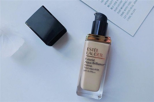 雅诗兰黛沁水粉底液是果味的吗 雅诗兰黛 粉底液 第1张