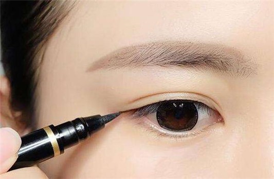 眼睛大又凸怎么画眼妆 眼睛大又凸 眼妆 第1张