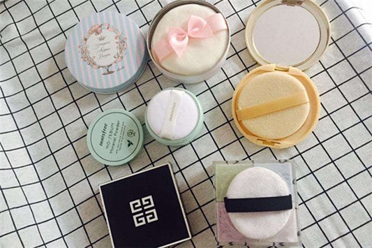 粉饼和散粉有什么区别 粉饼 散粉 第1张 粉饼和散粉有什么区别 粉饼 散粉 第1张