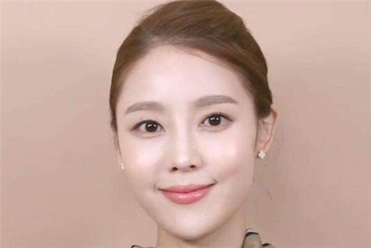 雅诗兰黛白金粉底液适合干性皮肤吗 雅诗兰黛 粉底液 第1张