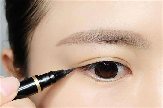 没有眼线笔怎么画眼线 眼线笔 美妆 第3张