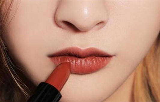 砖红色比较适合什么肤色 砖红色 第1张