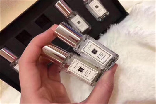 祖马龙哪款香水适合男士使用 祖马龙 香水 第1张