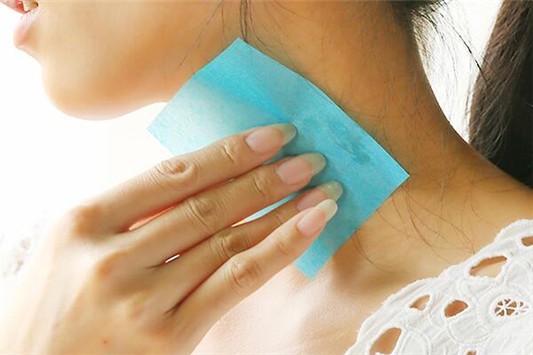 皮肤很干但是又出油快是什么原因 爽肤水 第1张