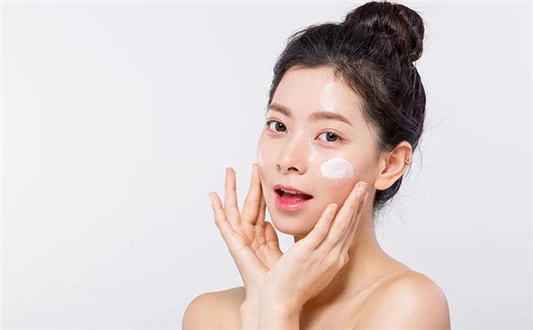 一套护肤品的使用顺序是什么 护肤品顺序 一套护肤品的使用顺序是什么？护肤品十大排名 第2张