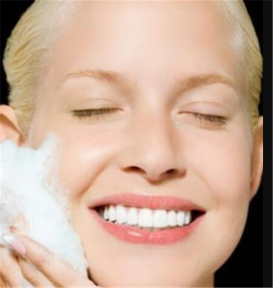 洗面奶和洁面膏有什么区别，洗面奶和洁面膏的区别 洁面 第1张