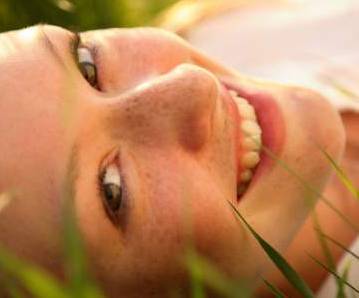 脸上长雀斑吃什么好 雀斑 脸上长斑 美妆 第1张