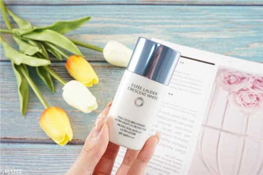 雅诗兰黛晶透沁白防晒摇摇乳成膜快吗，适合油痘皮吗 雅诗兰黛 防晒乳 雅诗兰黛晶透沁白防晒摇摇乳成膜快吗 第8张