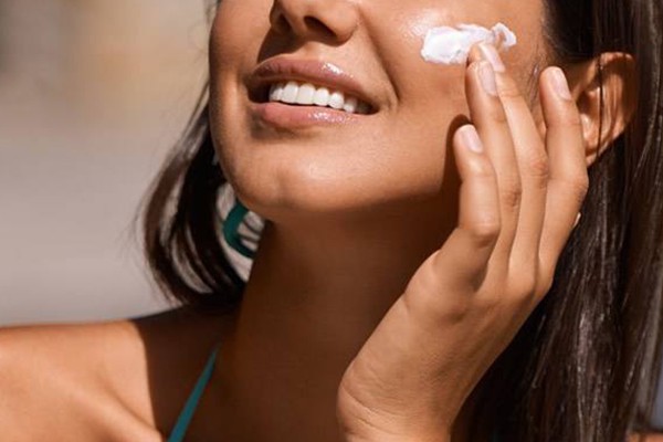 夏季怎样美白皮肤白皙 怡思丁 宝丽 第1张