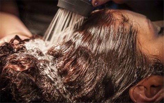 割双眼皮怎么在家洗头 洗头 割双眼皮 美妆 第1张