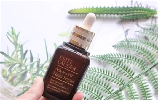 雅诗兰黛小棕瓶是玻璃瓶还是塑料，小棕瓶使用方法 雅诗兰黛 雅诗兰黛小棕瓶 第2张