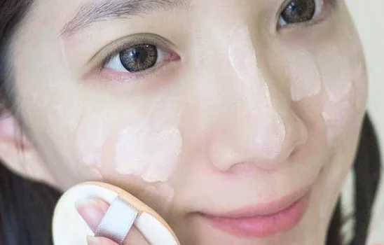 涂完素颜霜后要拍散粉吗 散粉 素颜霜 美妆 第3张 涂完素颜霜后要拍散粉吗 散粉 素颜霜 美妆 第3张