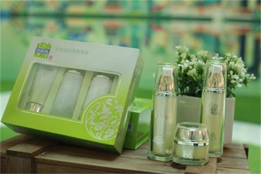 百雀羚的代言人是谁 百雀羚 护肤品 第3张