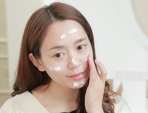 为什么素颜霜老是擦不均匀 素颜霜 素颜霜用法 美妆 第1张 为什么素颜霜老是擦不均匀 素颜霜 素颜霜用法 美妆 第1张