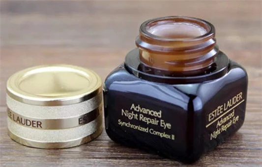 雅诗兰黛眼霜必须配精华么，雅诗兰黛眼精华和眼霜的区别 雅诗兰黛眼霜 雅诗兰黛眼部精华 雅诗兰黛 第3张