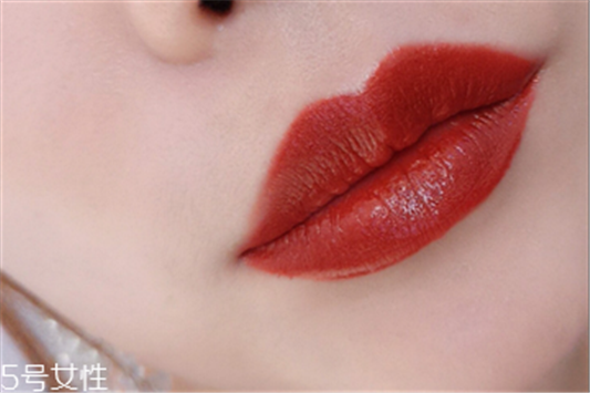雅诗兰黛130口红试色，雅诗兰黛130slow，burn 雅诗兰黛口红 雅诗兰黛130口红试色 雅诗兰黛130slow burn 第1张