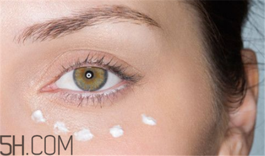 先抹眼霜还是先抹乳液，sk2眼霜价格是多少 眼霜 先抹眼霜还是先抹乳液 sk2眼霜价格是多少 第1张