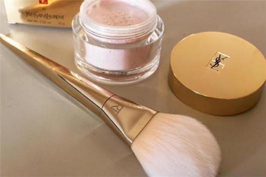 散粉可以用在嘴唇上吗 散粉 第1张 散粉可以用在嘴唇上吗 散粉 第1张