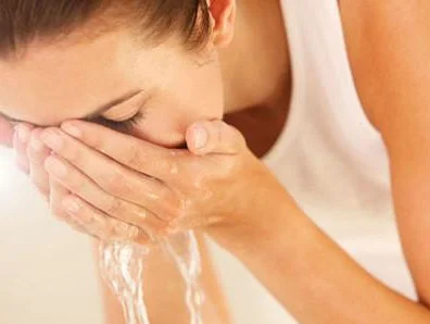 椰子油可不可以用来卸唇妆 卸唇妆 椰子油 美妆 第3张