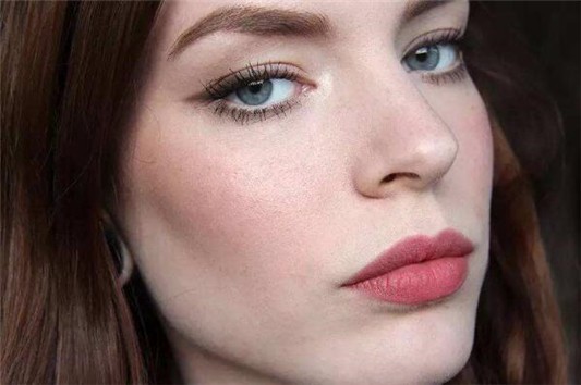 豆沙色口红搭配什么颜色的眼影 豆沙色口红 眼影 第1张