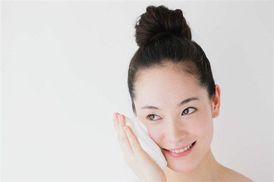 毛孔紧致精华液和洗面奶能一起用吗 精华液 洗面奶 第1张 毛孔紧致精华液和洗面奶能一起用吗 精华液 洗面奶 第1张