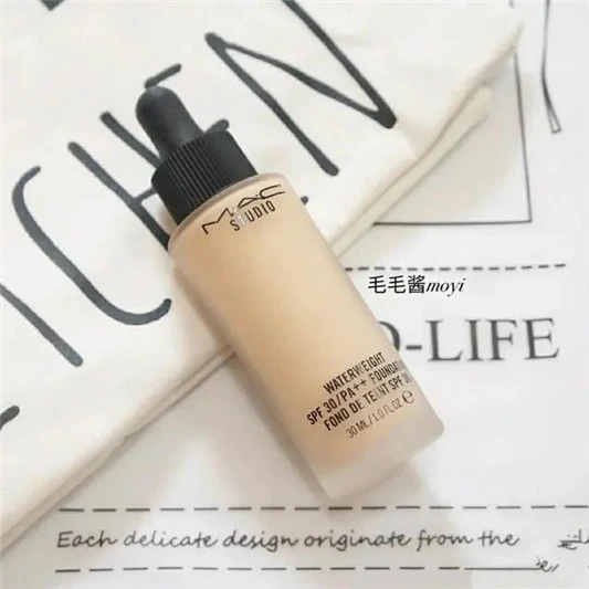 盘点大牌粉底液，雅诗兰黛滋润，Mac不挑肤质，兰蔻更持久 粉底液 第4张