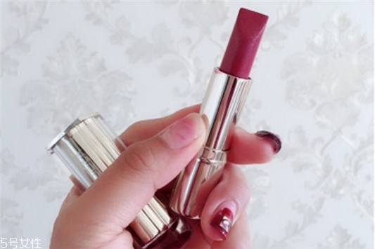 雅诗兰黛恋爱460很闪吗，雅诗兰黛love460素颜上嘴图 雅诗兰黛 口红 雅诗兰黛恋爱460很闪吗 第1张