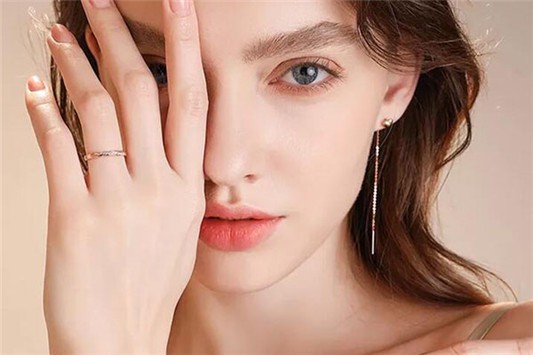 雅诗兰黛沁水粉底液适合干皮还是油皮 雅诗兰黛 粉底液 第1张