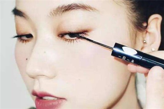 用睫毛增长液为什么会有黑眼圈 睫毛增长液 第1张