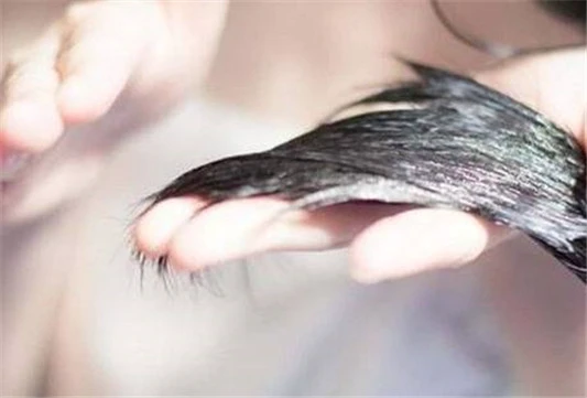 没有护发素了用什么让头发柔顺 护发素 代替护发素 美妆 第2张