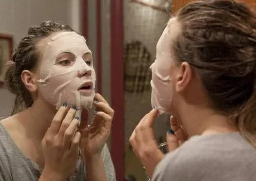 挤完粉刺可以直接敷面膜吗 敷面膜 挤完粉刺 美妆 第2张 挤完粉刺可以直接敷面膜吗 敷面膜 挤完粉刺 美妆 第2张