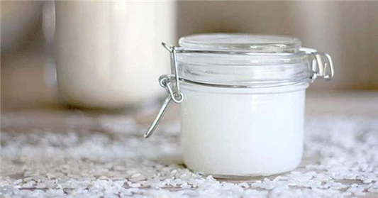 8种在家中快速美白的方法 姜黄素 柠檬面膜 美白 美白食物 芦荟 西红柿面膜 酸奶 第3张