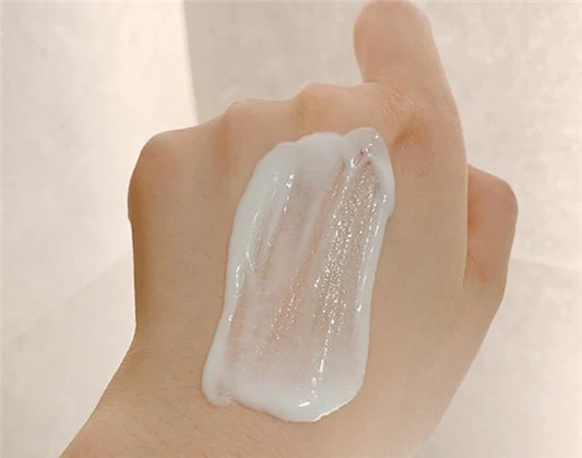 夏天到了，盘点那些好用的防晒霜，十大防晒霜排行推荐 十大防晒霜 夏天到了 盘点那些好用的防晒霜 十大防晒霜排行 推荐护肤品十大排名 第11张