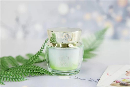 百雀羚可以擦皮衣吗 百雀羚 护肤品 第1张 百雀羚可以擦皮衣吗 百雀羚 护肤品 第1张