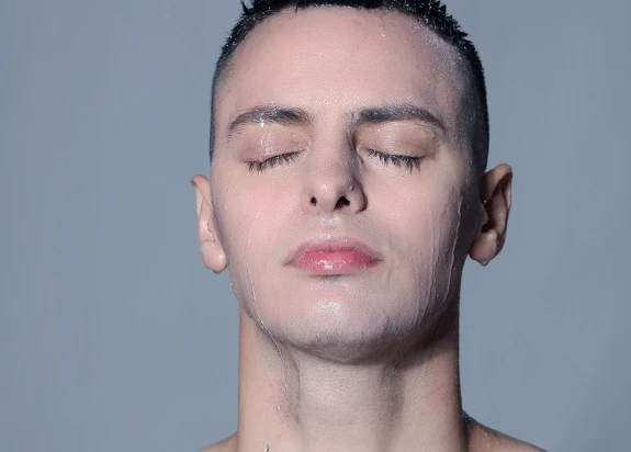 须后水和爽肤水都有哪些区别 爽肤水 须后水和爽肤水区别 美妆 第3张