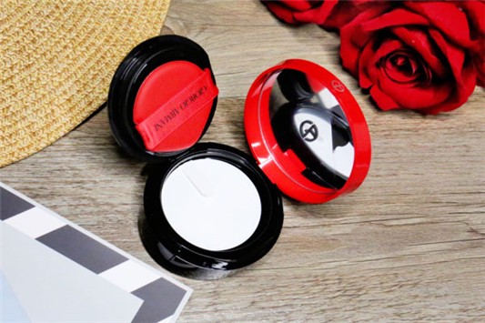 阿玛尼气垫粉红和红色有什么区别 阿玛尼 气垫 第1张