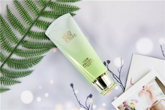 百雀羚可以擦皮衣吗 百雀羚 护肤品 第2张 百雀羚可以擦皮衣吗 百雀羚 护肤品 第2张