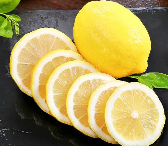 柠檬水洗脸都有哪些护肤作用 洗脸 柠檬水洗脸 美妆 第2张